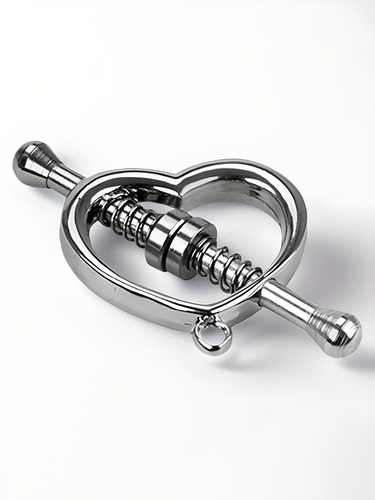 Heart Vice Nipple Clamps for Bondage – Luxurious design with integrated chain, exemplifying elegance in intimate experiences and appealing for seasoned enthusiasts.